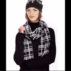 Kate Spade Muffler & Beanie box set.